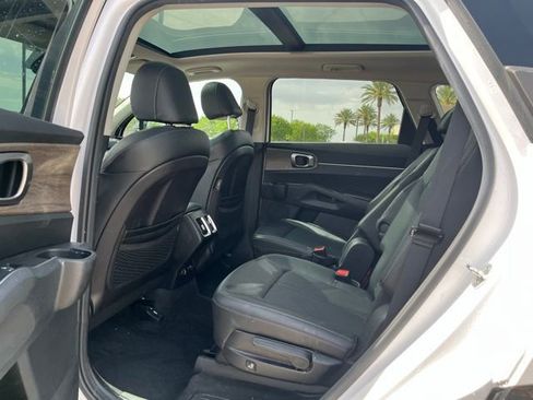Used 2022 Kia Sorento EX w/ Panoramic Sunroof Package image 14