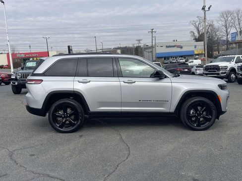 New 2026 Jeep Grand Cherokee Limited w/ Limited Altitude Package AWD/4WD image 8