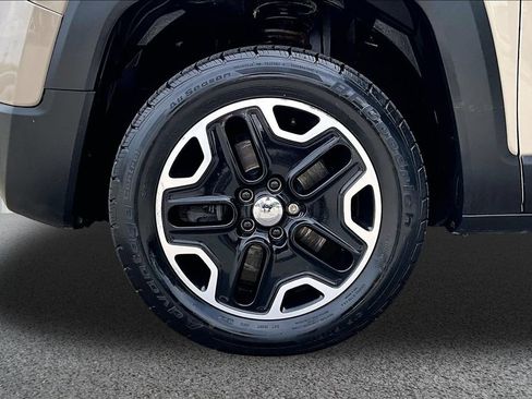 Used 2016 Jeep Renegade Trailhawk AWD/4WD image 34