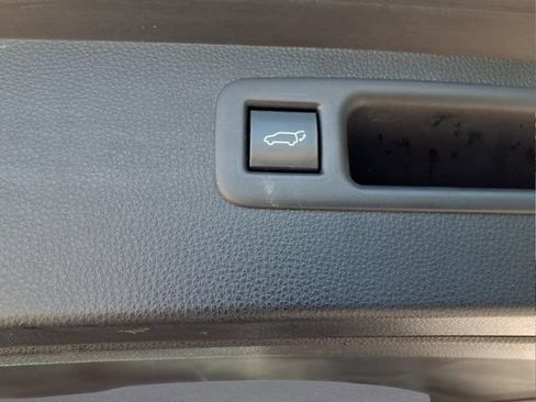 Used 2021 Toyota Highlander XLE AWD/4WD image 13
