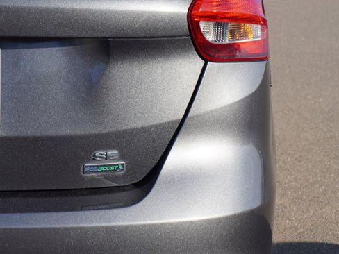 Used 2016 Ford Focus SE image 9