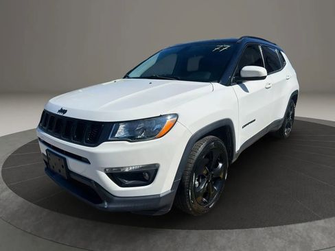 Used 2019 Jeep Compass Latitude FWD image 1