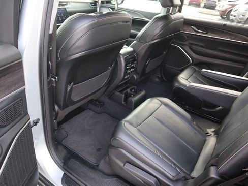 Used 2023 Jeep Grand Cherokee L Limited w/ Luxury Tech Group II image 11