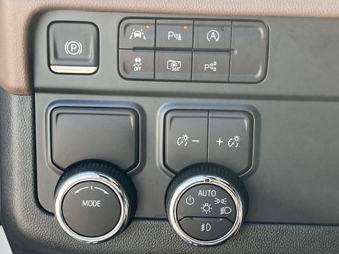 Used 2025 Chevrolet Tahoe High Country RWD image 39