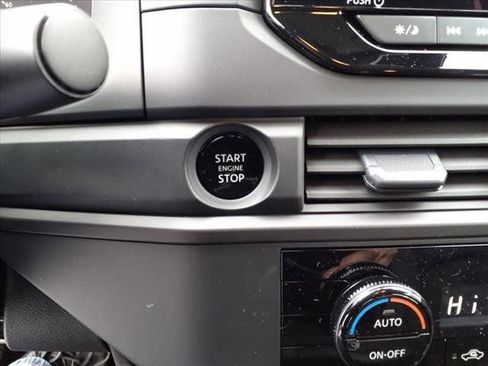 New 2025 Nissan Pathfinder S image 15