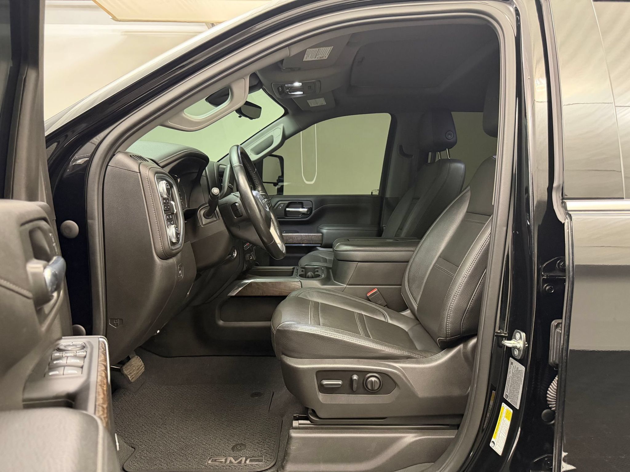 Used 2022 GMC Sierra 2500 Denali w/ Denali Ultimate Package AWD/4WD image 5