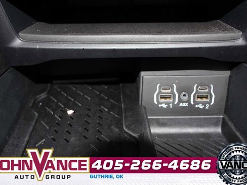 Used 2025 Chrysler Pacifica Limited image 43