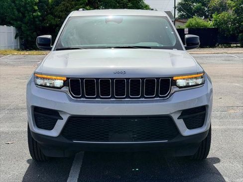 Used 2024 Jeep Grand Cherokee Laredo RWD image 12