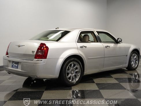 Used 2005 Chrysler 300 C w/ Navigation & Sound Group II image 12