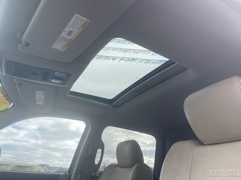 Used 2014 RAM 2500 Laramie w/ Convenience Group image 24