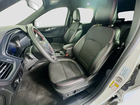 Used 2025 Ford Escape ST-Line w/ Tech Pack #1 FWD image 13