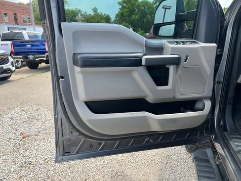 Used 2022 Ford F250 XLT w/ Black Appearance Package AWD/4WD image 11