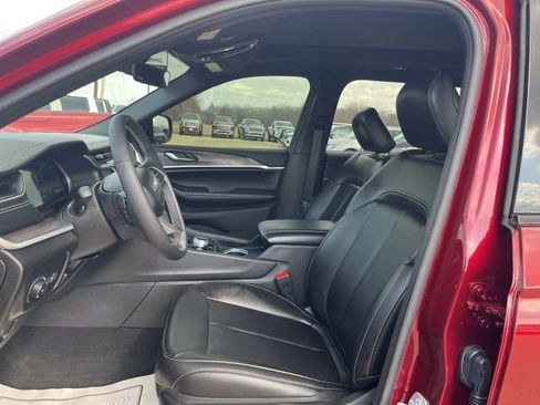 Used 2025 Jeep Grand Cherokee L Limited w/ Black Appearance Package image 11