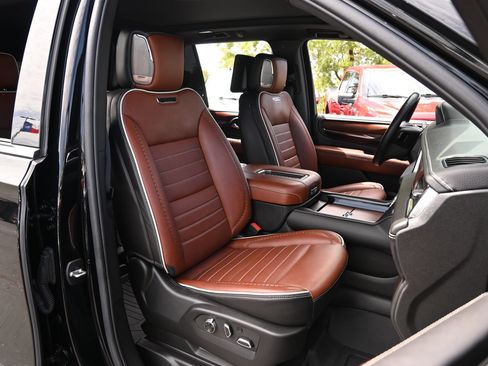 Used 2024 GMC Yukon Denali Ultimate AWD/4WD image 26