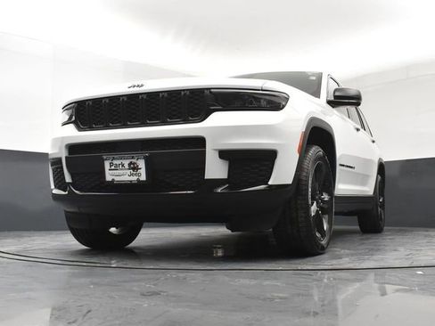 Used 2023 Jeep Grand Cherokee L Laredo AWD/4WD image 20