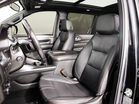 Used 2022 Chevrolet Suburban RST w/ Luxury Package image 28