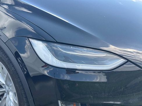 Used 2018 Tesla Model X 75D AWD/4WD image 3