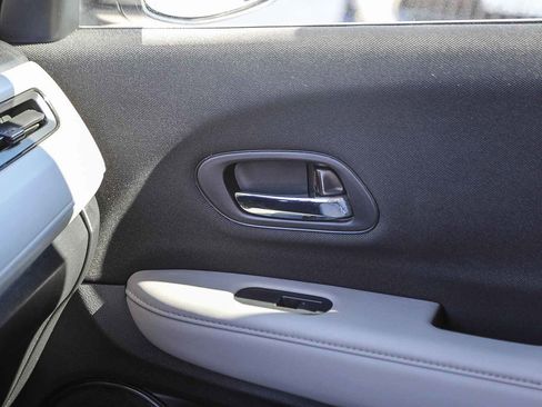 Used 2020 Honda HR-V LX image 21