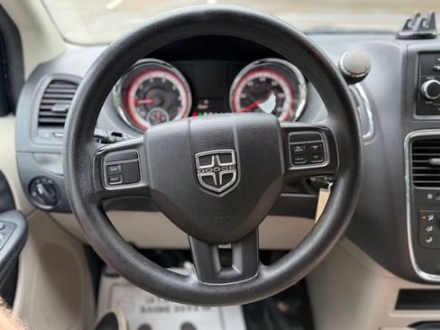 Used 2015 Dodge Grand Caravan American Value Package FWD image 18