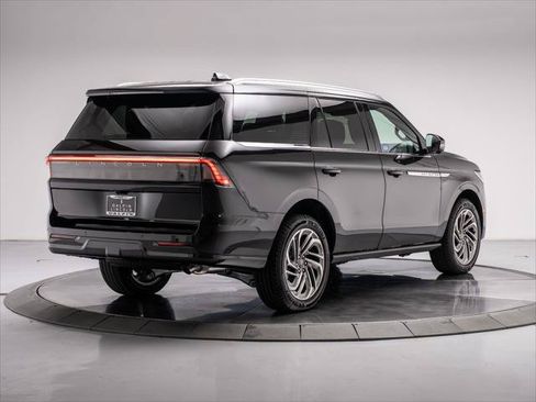 New 2026 Lincoln Navigator Reserve AWD/4WD image 5