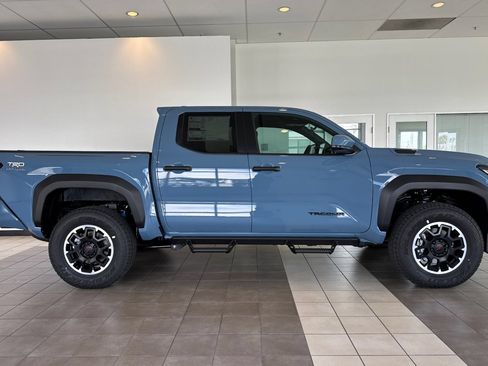 Used 2026 Toyota Tacoma TRD Off-Road AWD/4WD image 3