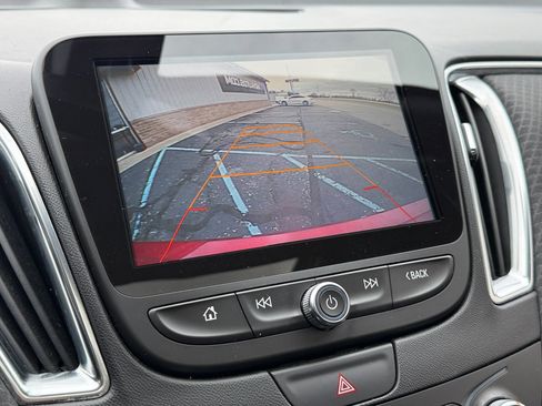 Used 2016 Chevrolet Malibu LT image 13