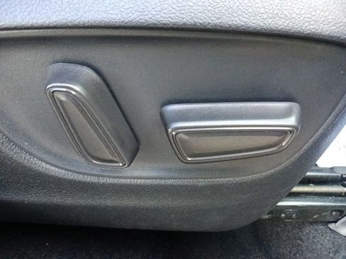 Used 2024 Toyota Highlander XLE image 36