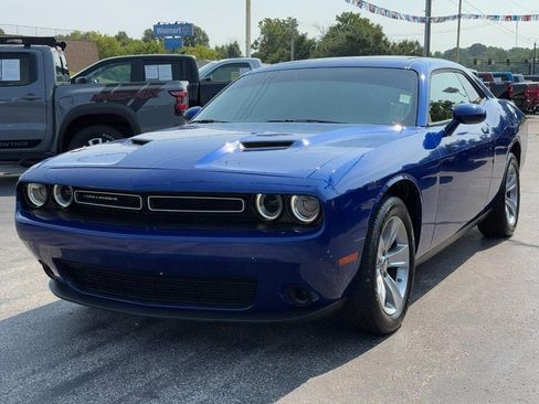 Used 2022 Dodge Challenger SXT RWD image 9