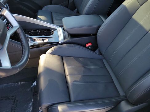 Used 2025 Audi Q5 Premium Plus w/ Premium Plus image 17