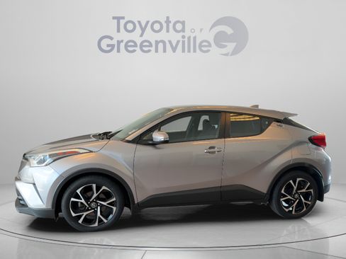 Used 2018 Toyota C-HR XLE FWD image 2