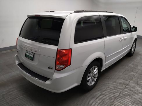Used 2016 Dodge Grand Caravan SXT FWD image 9