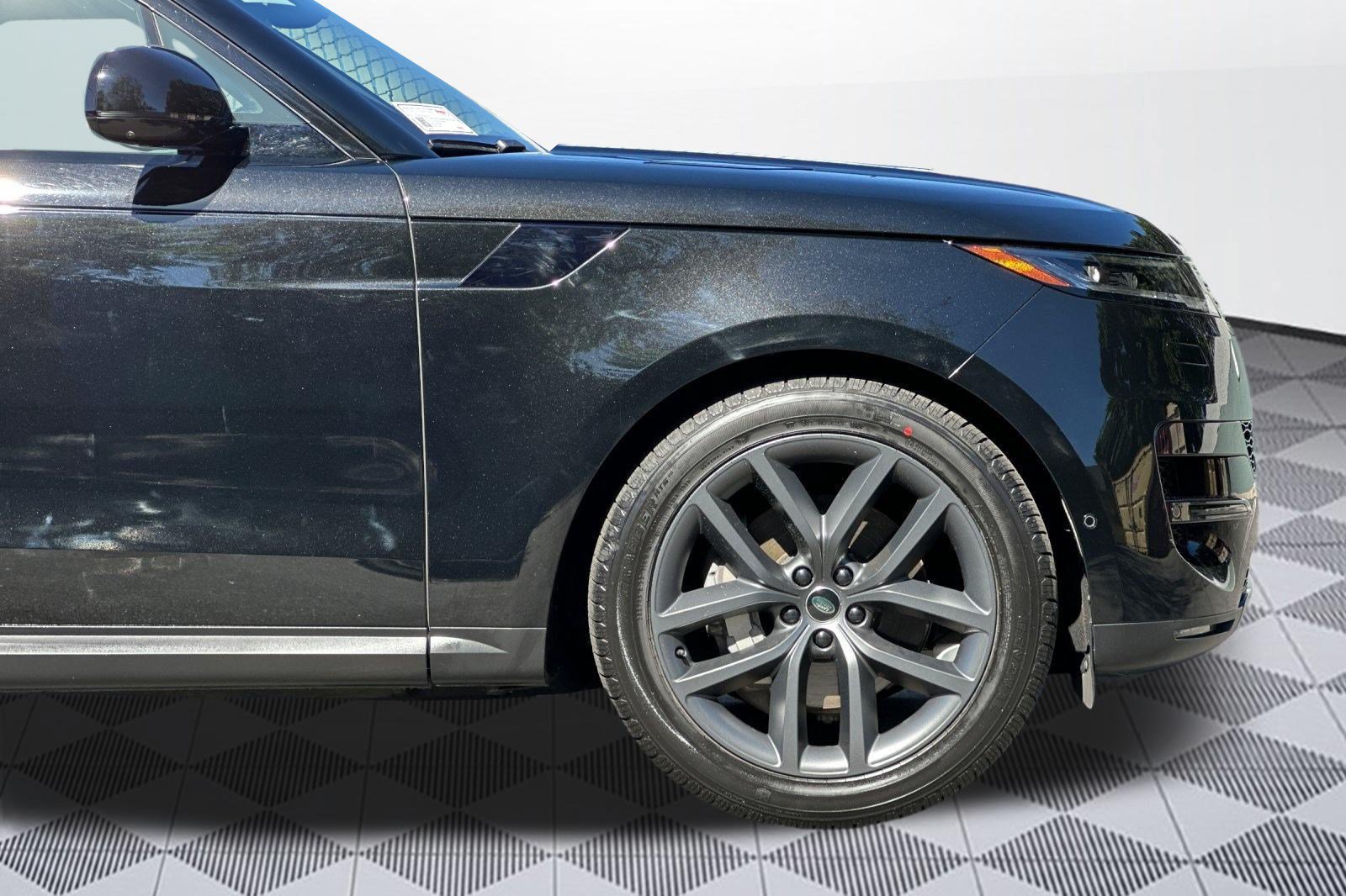 Used 2024 Land Rover Range Rover Sport SE AWD/4WD image 36