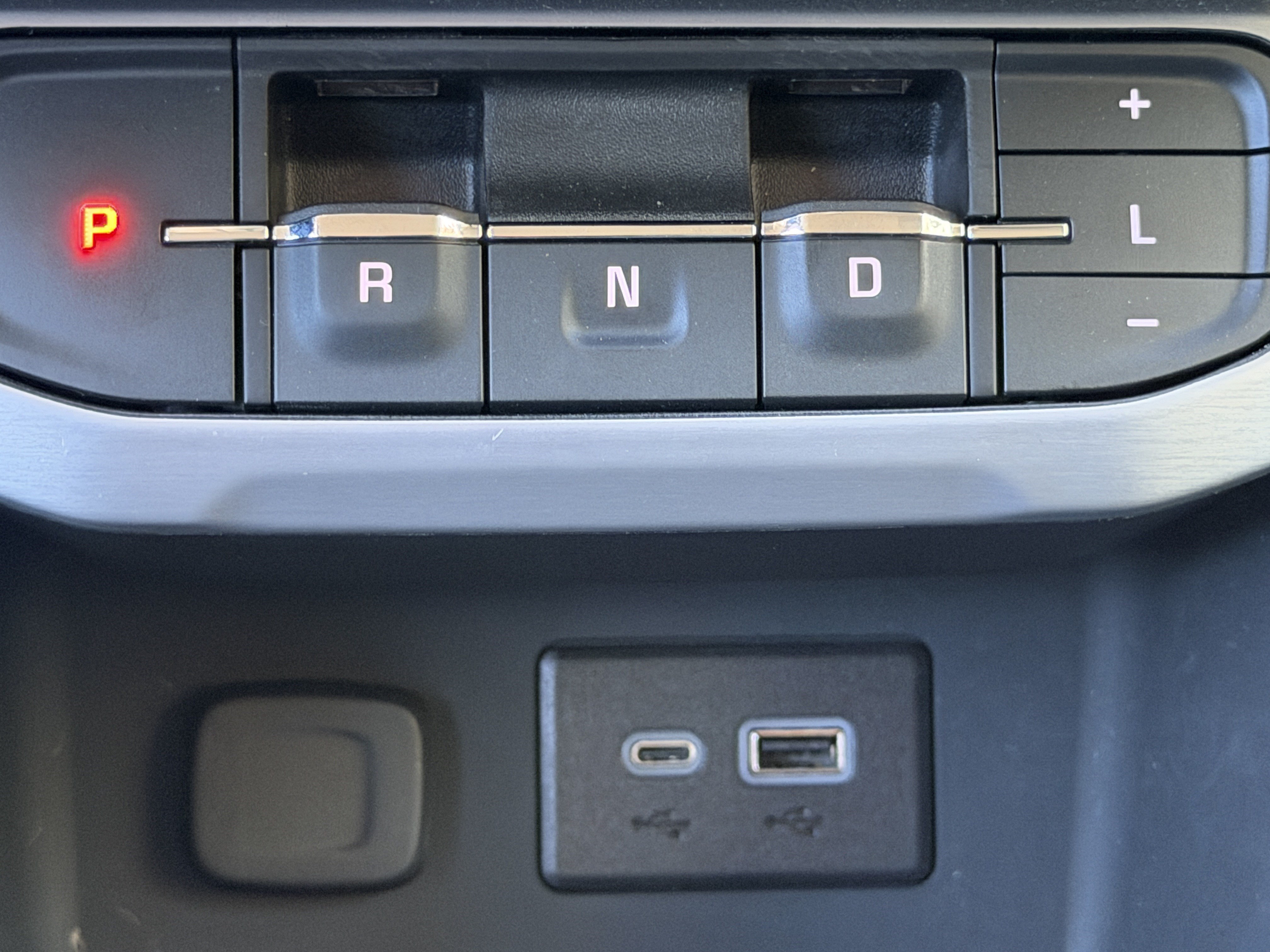 Used 2023 GMC Acadia SLE FWD image 23