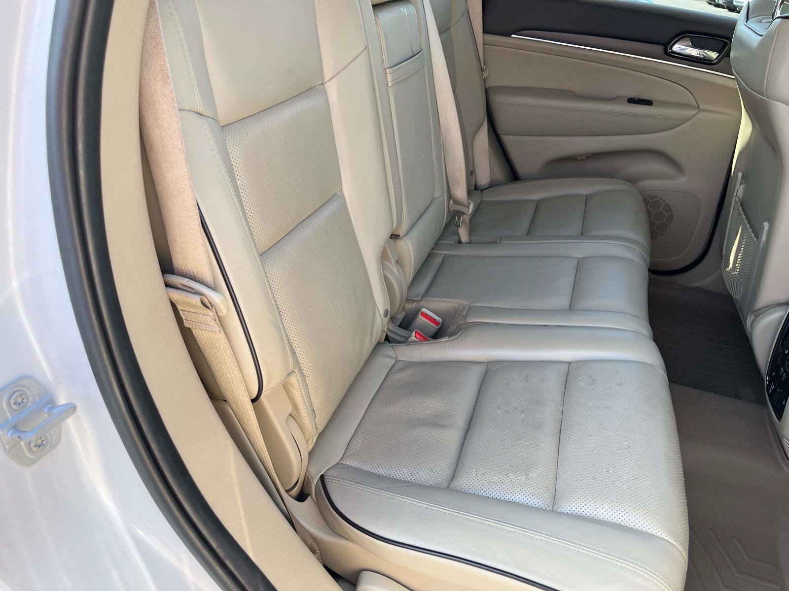 Used 2020 Jeep Grand Cherokee Overland AWD/4WD image 23