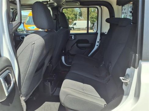 Used 2021 Jeep Gladiator Sport image 15