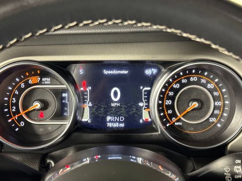 Used 2022 Jeep Wrangler Unlimited Sahara AWD/4WD image 21