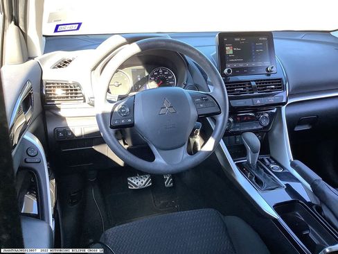 Used 2022 Mitsubishi Eclipse Cross LE image 9