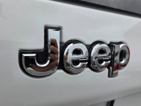 Used 2020 Jeep Cherokee Limited image 14