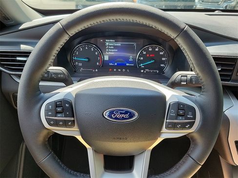 New 2024 Ford Explorer XLT w/ Equipment Group 202A image 9