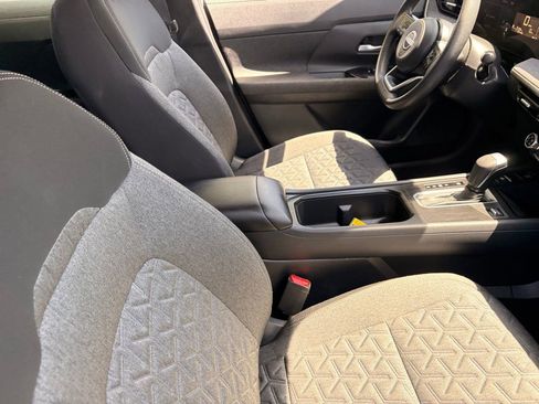 Used 2025 Nissan Kicks SV w/ Illumination Package FWD image 12