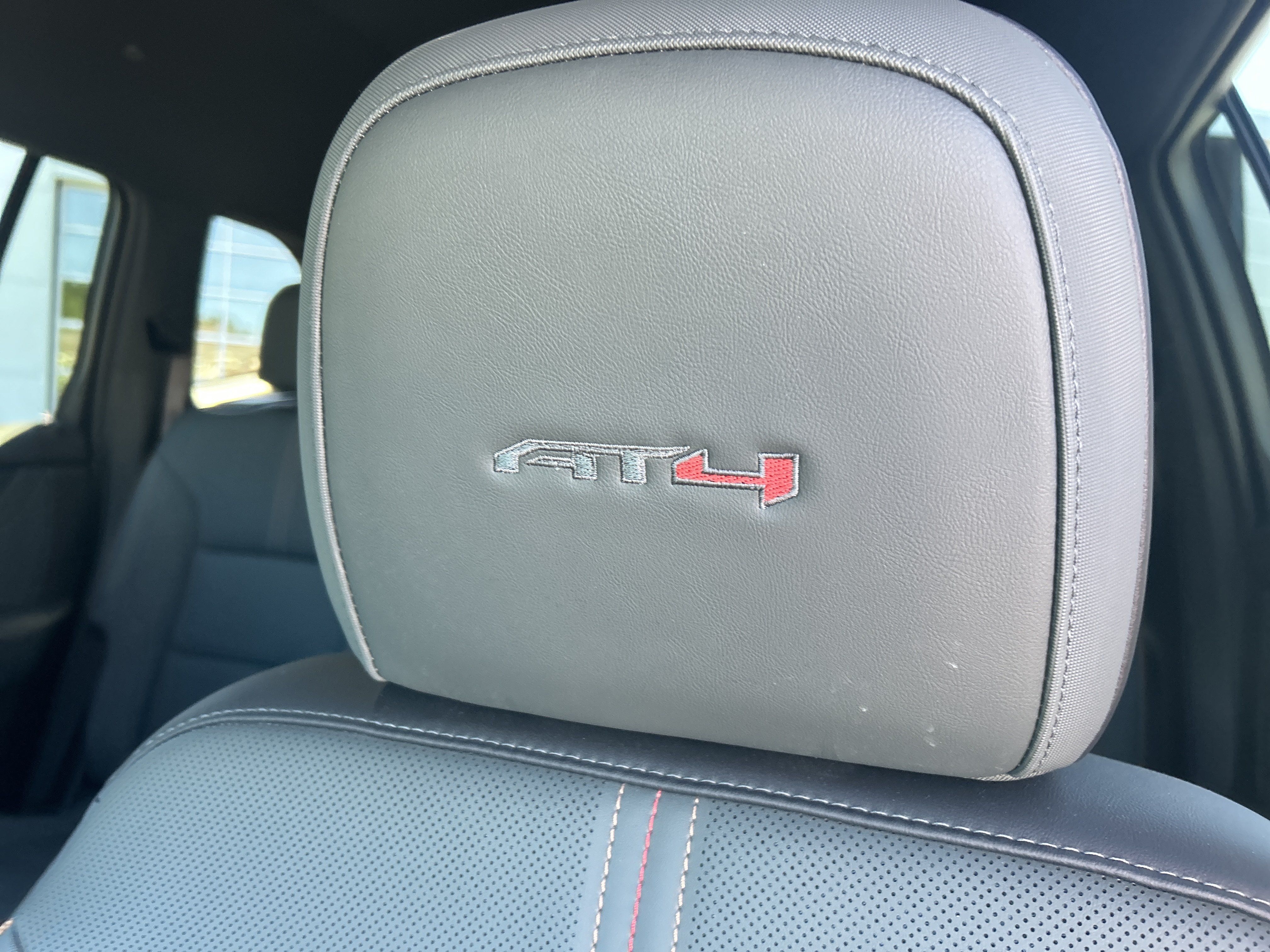 Used 2024 GMC Acadia AT4 w/ Luxury Package AWD/4WD image 29