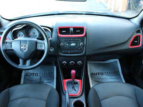 Used 2014 Dodge Avenger SE image 37