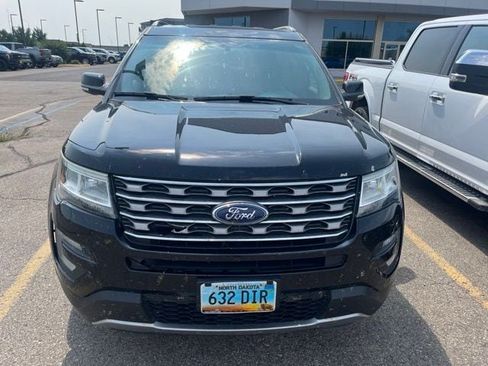 Used 2017 Ford Explorer XLT w/ Equipment Group 202A AWD/4WD image 2