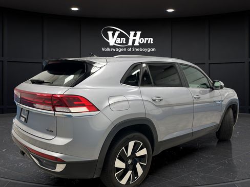 Used 2024 Volkswagen Atlas Cross Sport SE w/ Panoramic Sunroof Package AWD/4WD image 7