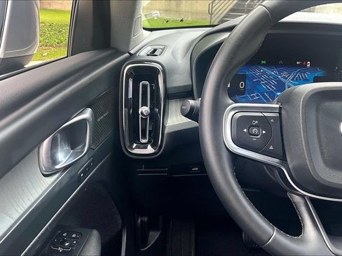 Certified 2024 Volvo XC40 B5 Plus w/ Protection Package Premier AWD/4WD image 26