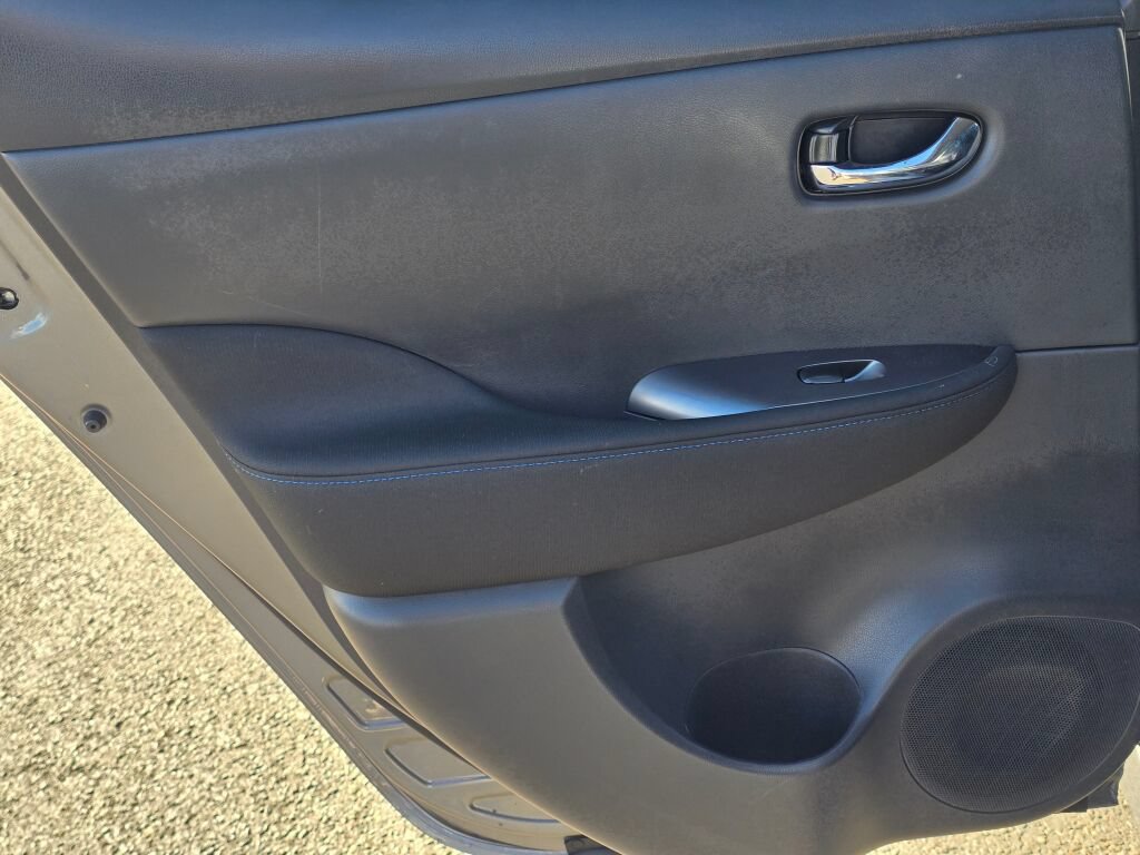 Used 2025 Nissan Leaf S FWD image 17
