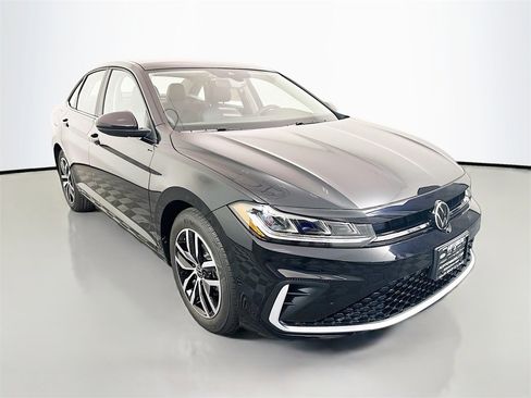 New 2025 Volkswagen Jetta SE image 1