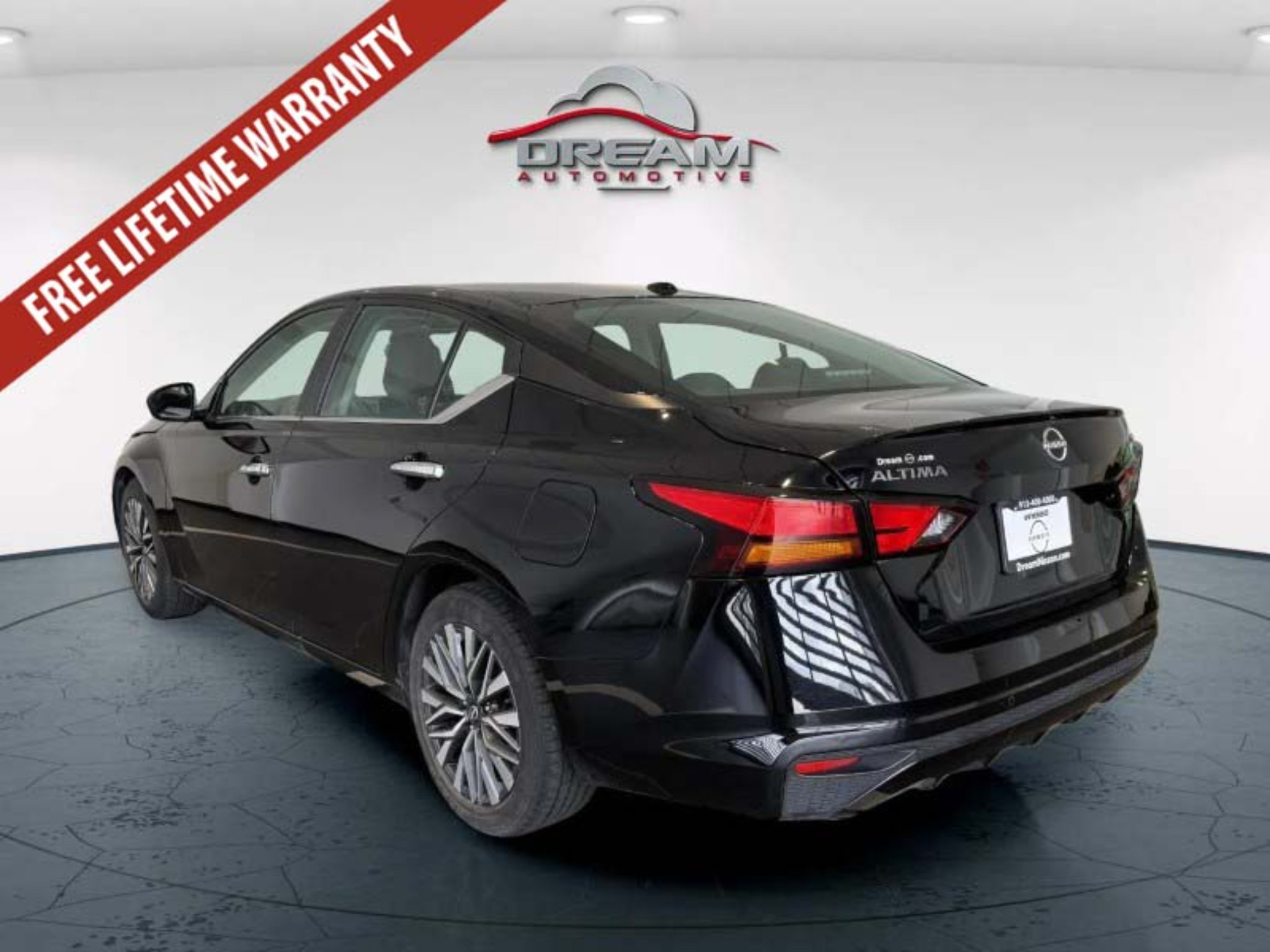 Used 2024 Nissan Altima 2.5 SV FWD image 6