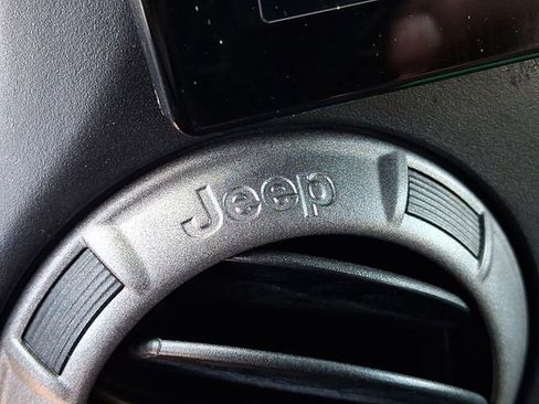 Used 2018 Jeep Wrangler Unlimited Sport AWD/4WD image 28