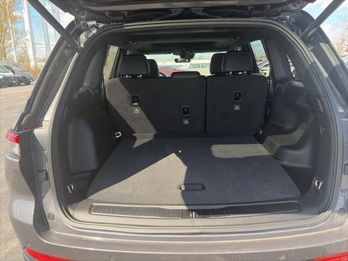 New 2025 Jeep Grand Cherokee Altitude image 5